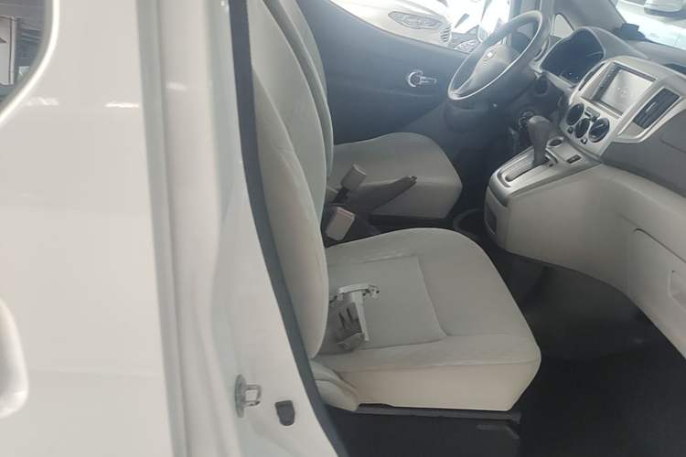 Used Nissan NV200 2018 1.6L CVT Luxury Model Right Front Seat