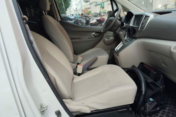 Used Nissan NV200 2018 1.6L CVT Luxury Model Right Front Seat