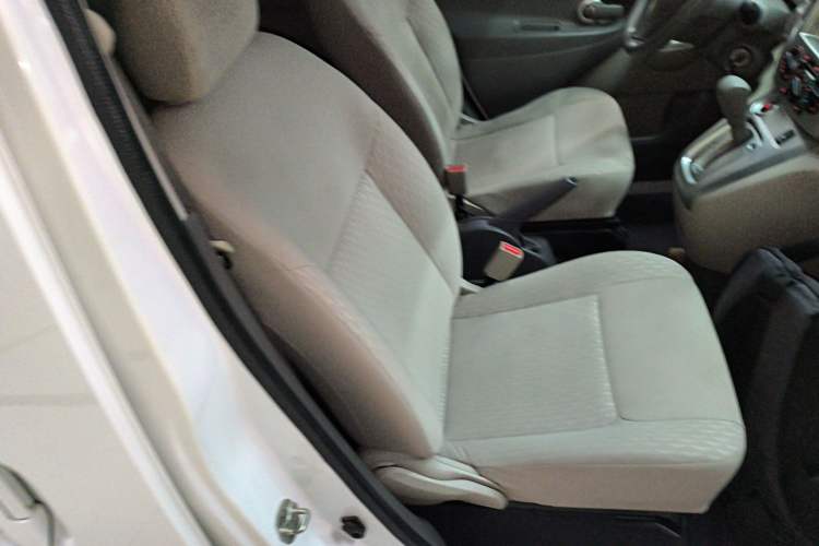 Used Nissan NV200 2018 1.6L CVT Luxury Model Right Front Seat