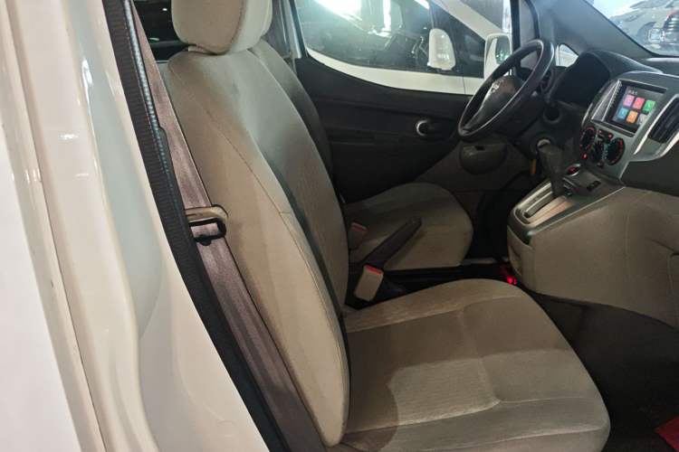 Used Nissan NV200 2018 1.6L CVT Luxury Model Right Front Seat