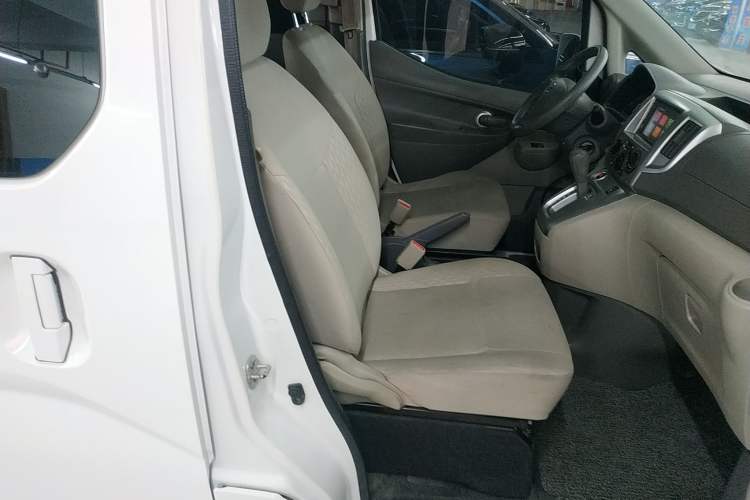 Used Nissan NV200 2018 1.6L CVT Luxury Model Right Front Seat