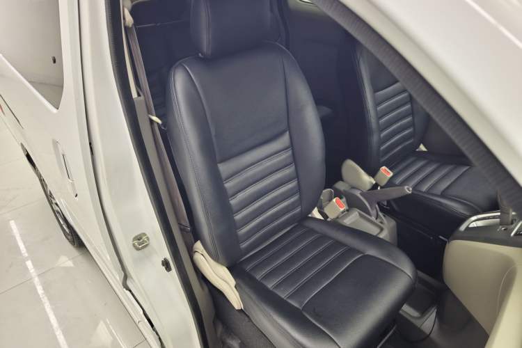 Used Nissan NV200 2018 1.6L CVT Luxury Model Right Front Seat