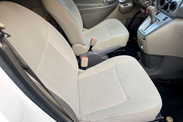 Used Nissan NV200 2018 1.6L CVT Luxury Model Right Front Seat