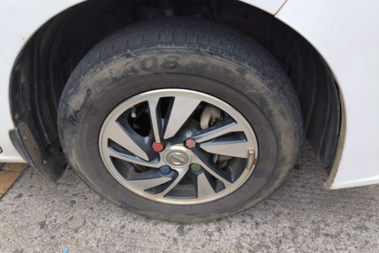 Used Nissan NV200 2018 1.6L CVT Luxury Model Right Front Wheel Hub