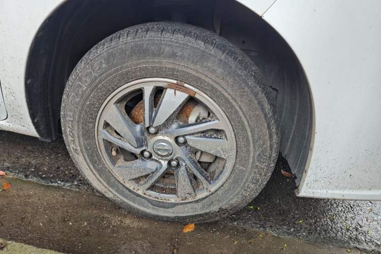 Used Nissan NV200 2018 1.6L CVT Luxury Model Right Front Wheel Hub