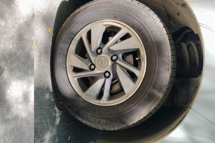 Used Nissan NV200 2018 1.6L CVT Luxury Model Right Front Wheel Hub