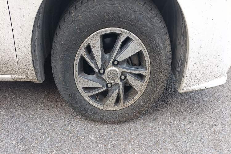 Used Nissan NV200 2018 1.6L CVT Luxury Model Right Front Wheel Hub