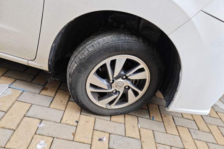 Used Nissan NV200 2018 1.6L CVT Luxury Model Right Front Wheel Hub