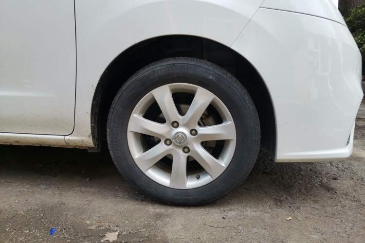 Used Nissan NV200 2018 1.6L CVT Luxury Model Right Front Wheel Hub