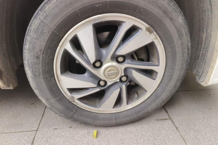 Used Nissan NV200 2018 1.6L CVT Luxury Model Right Front Wheel Hub