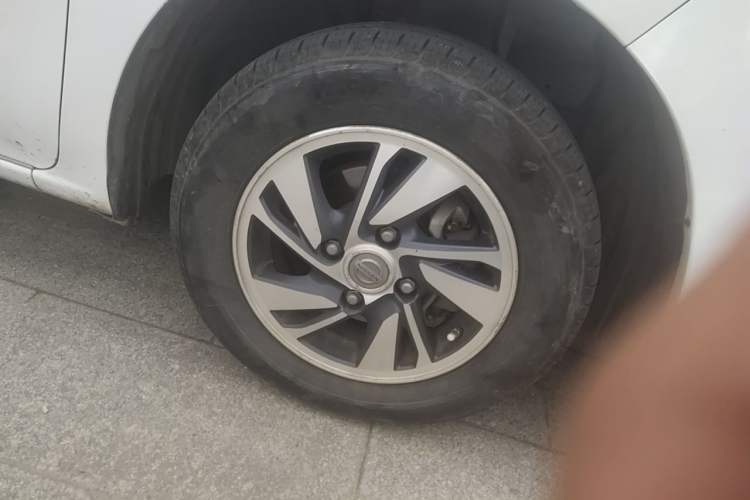 Used Nissan NV200 2018 1.6L CVT Luxury Model Right Front Wheel Hub