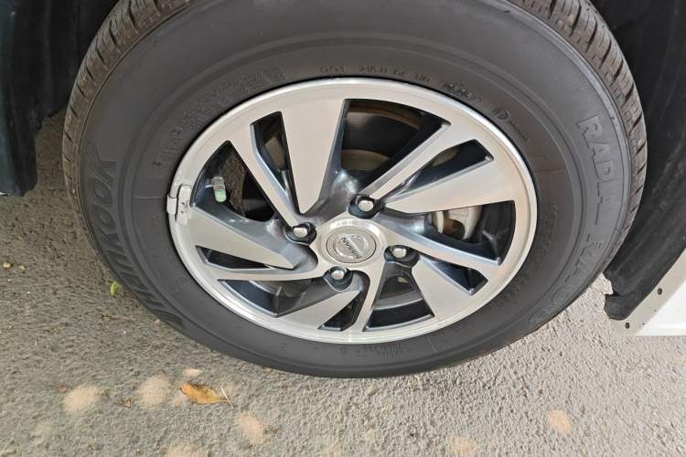 Used Nissan NV200 2018 1.6L CVT Luxury Model Right Front Wheel Hub