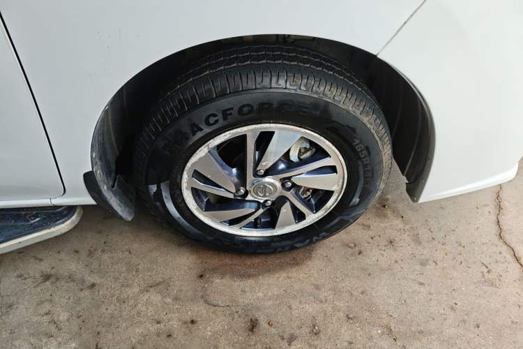 Used Nissan NV200 2018 1.6L CVT Luxury Model Right Front Wheel Hub