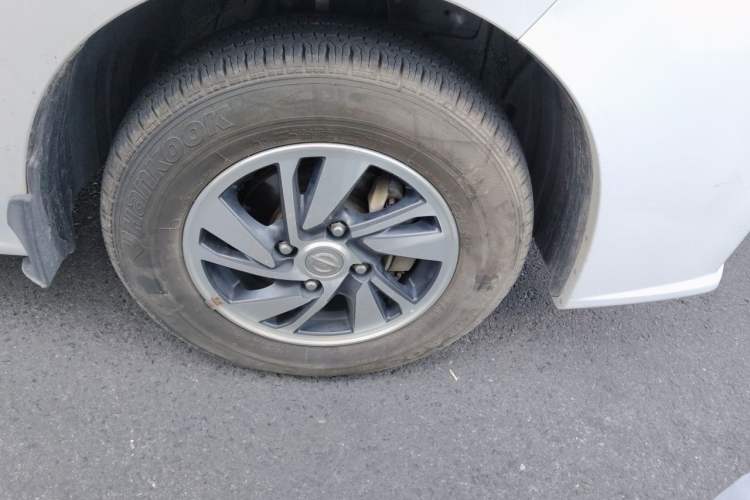 Used Nissan NV200 2018 1.6L CVT Luxury Model Right Front Wheel Hub