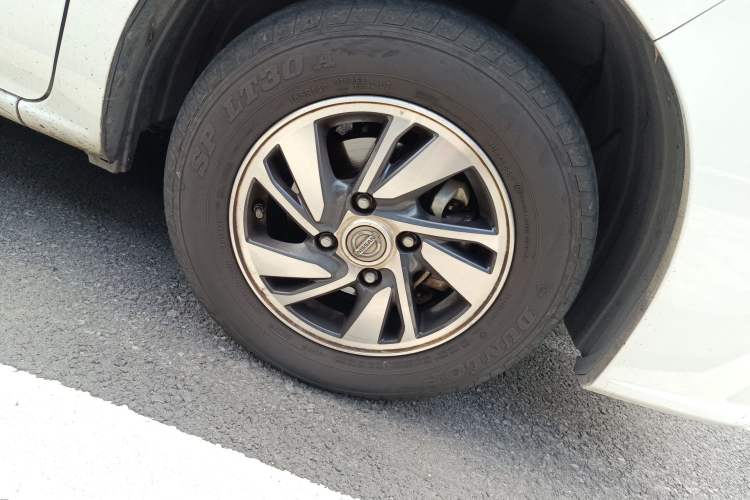 Used Nissan NV200 2018 1.6L CVT Luxury Model Right Front Wheel Hub