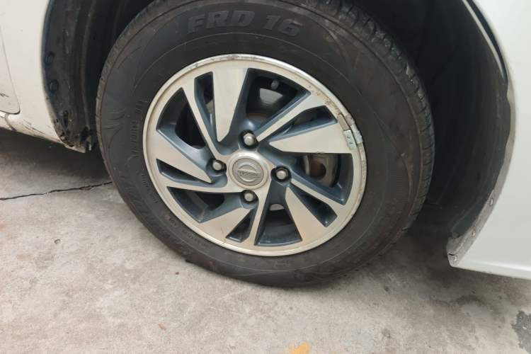 Used Nissan NV200 2018 1.6L CVT Luxury Model Right Front Wheel Hub