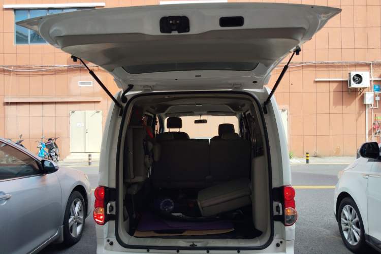 Used Nissan NV200 2018 1.6L CVT Luxury Model Trunk