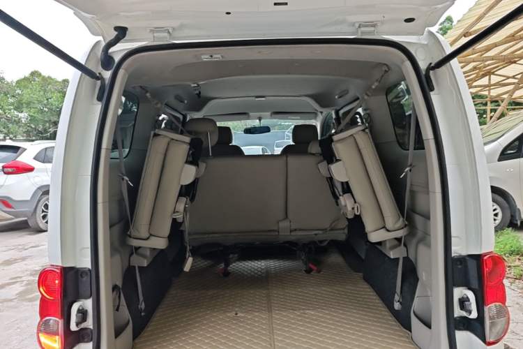 Used Nissan NV200 2018 1.6L CVT Luxury Model Trunk