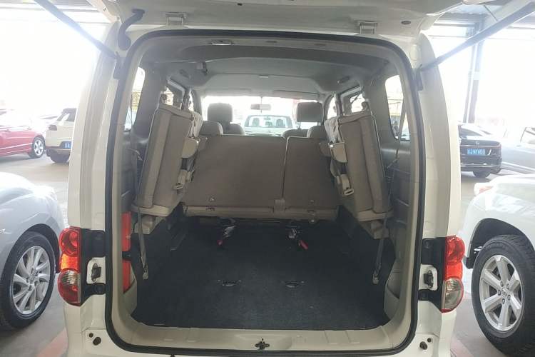 Used Nissan NV200 2018 1.6L CVT Luxury Model Trunk