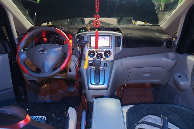 Used Nissan NV200 2018 1.6L CVT Luxury Model Center Console