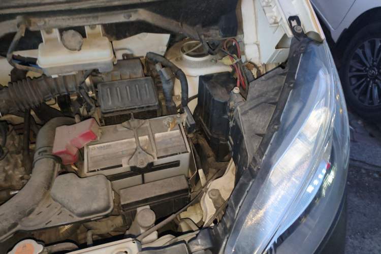 Used Nissan NV200 2018 1.6L CVT Luxury Model Engine Bay Left