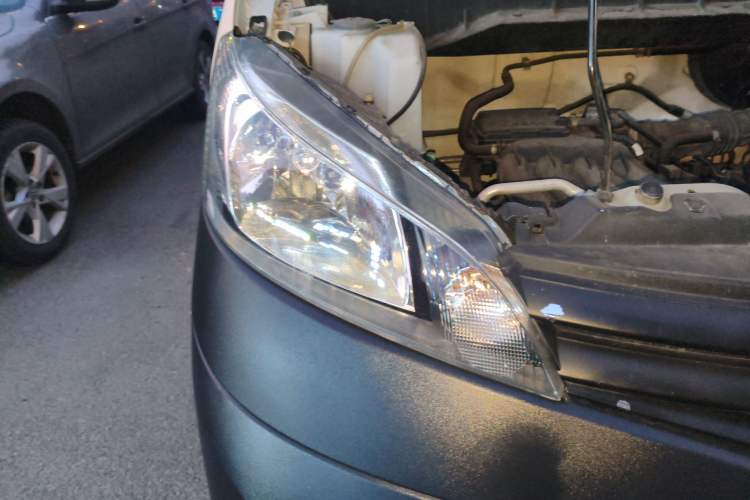 Used Nissan NV200 2018 1.6L CVT Luxury Model Right Front Headlight