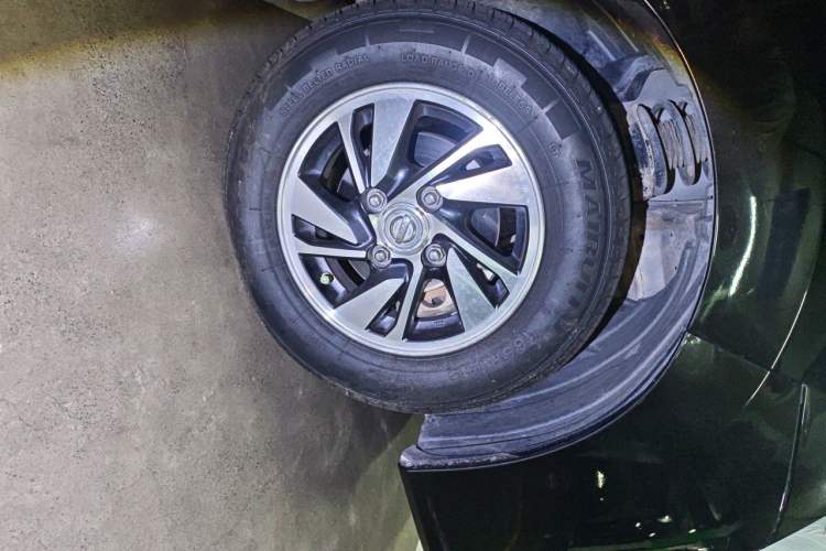 Used Nissan NV200 2018 1.6L CVT Luxury Model Right Front Wheel Hub