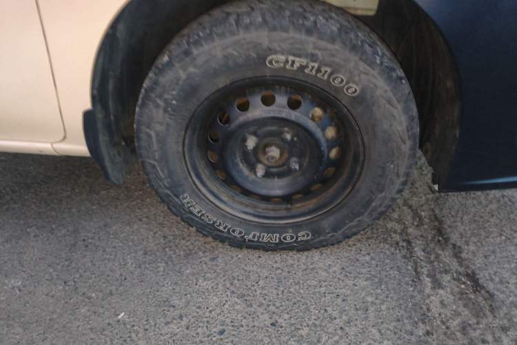 Used Nissan NV200 2018 1.6L CVT Luxury Model Right Front Wheel Hub