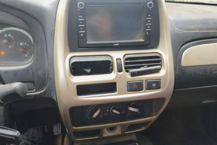Used Nissan Paladin 2008 2.4L Two-Wheel-Drive Standard Version Audio And AC Panel