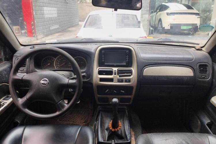 Used Nissan Paladin 2008 2.4L Two-Wheel-Drive Standard Version Center Console