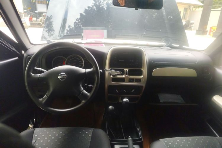 Used Nissan Paladin 2008 2.4L 4x4 Standard Edition Center Console