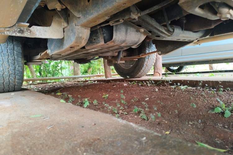 Used Nissan Paladin 2008 2.4L 4x4 Standard Edition Chassis Front Right