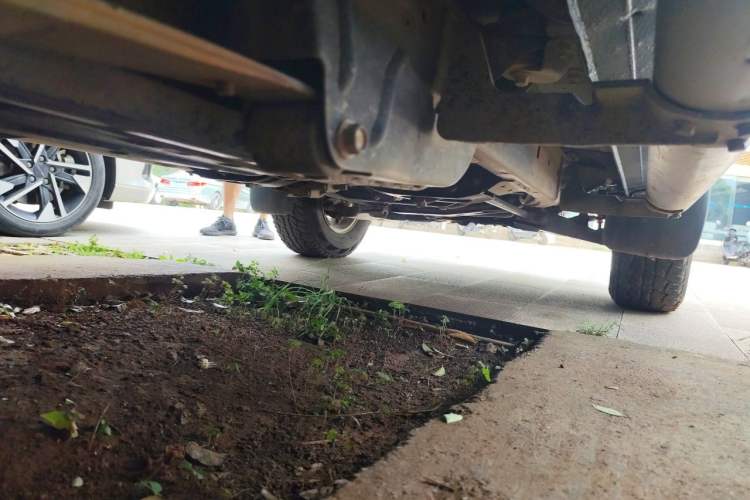 Used Nissan Paladin 2008 2.4L 4x4 Standard Edition Chassis Rear Right