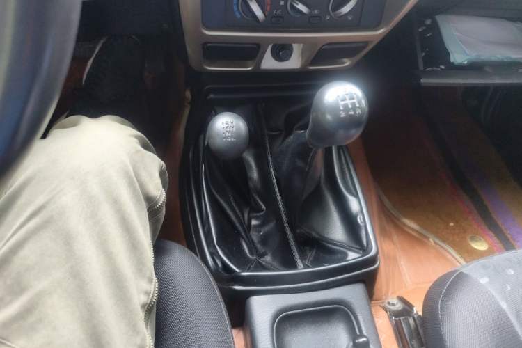 Used Nissan Paladin 2008 2.4L 4x4 Standard Edition Gear Lever