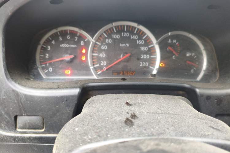 Used Nissan Paladin 2008 2.4L Two-Wheel-Drive Standard Version Odometer Close Up