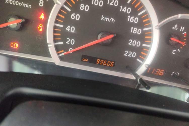 Used Nissan Paladin 2008 2.4L 4x4 Standard Edition Odometer Close Up