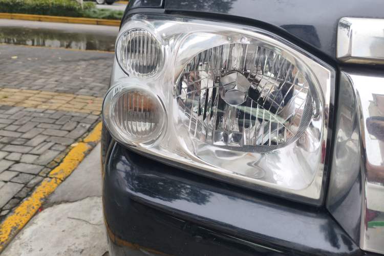 Used Nissan Paladin 2008 2.4L Two-Wheel-Drive Standard Version Right Front Headlight