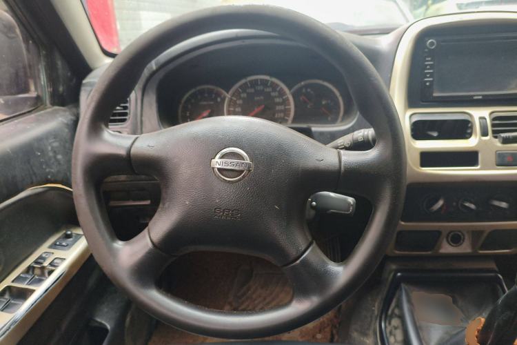 Used Nissan Paladin 2008 2.4L Two-Wheel-Drive Standard Version Steering Wheel