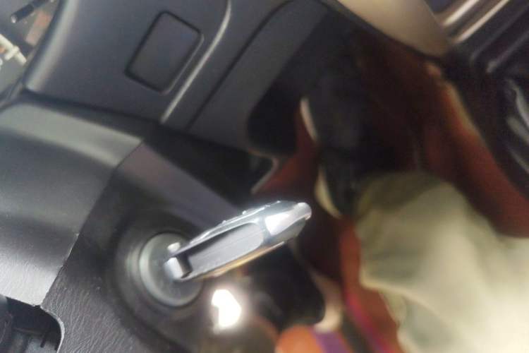 Used Nissan Paladin 2008 2.4L 4x4 Standard Edition Vehicle Key
