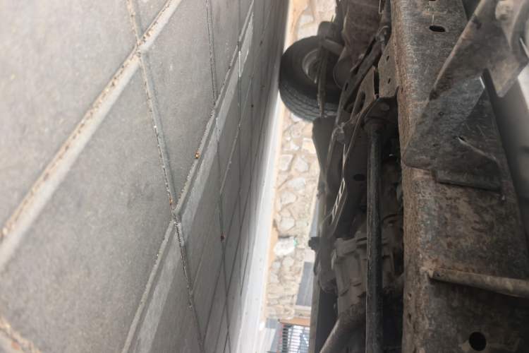 Used Nissan Paladin 2008 2.4L 4x4 Standard Edition Chassis Front Right