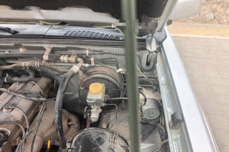 Used Nissan Paladin 2008 2.4L 4x4 Standard Edition Engine Bay Left