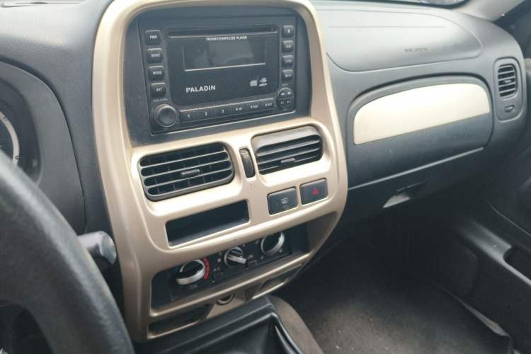 Used Nissan Paladin 2008 2.4L Two-Wheel-Drive Standard Version Audio And AC Panel