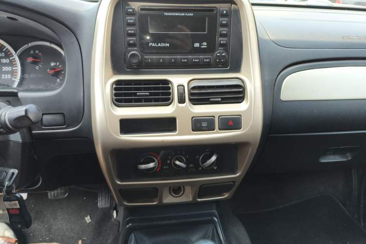 Used Nissan Paladin 2008 2.4L Two-Wheel-Drive Standard Version Audio And AC Panel