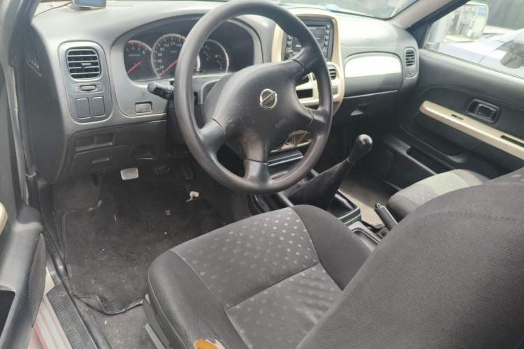 Used Nissan Paladin 2008 2.4L Two-Wheel-Drive Standard Version Center Console