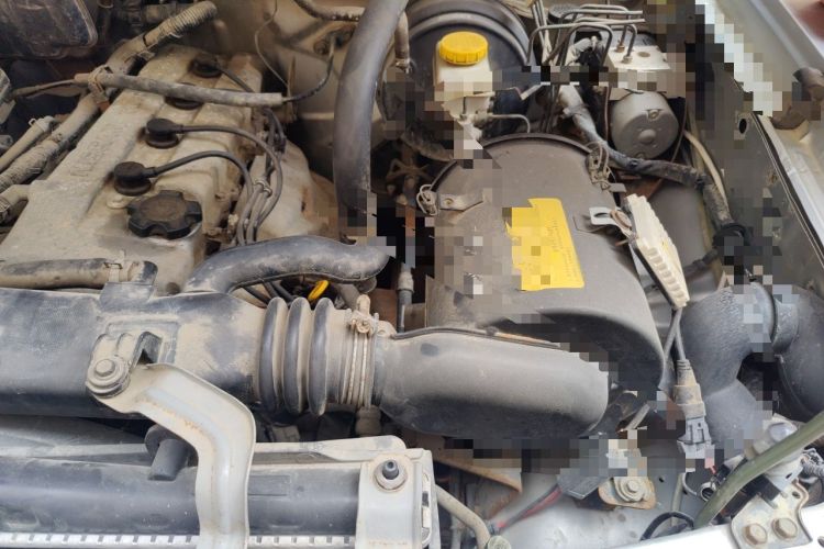 Used Nissan Paladin 2008 2.4L Two-Wheel-Drive Standard Version Engine Bay Left