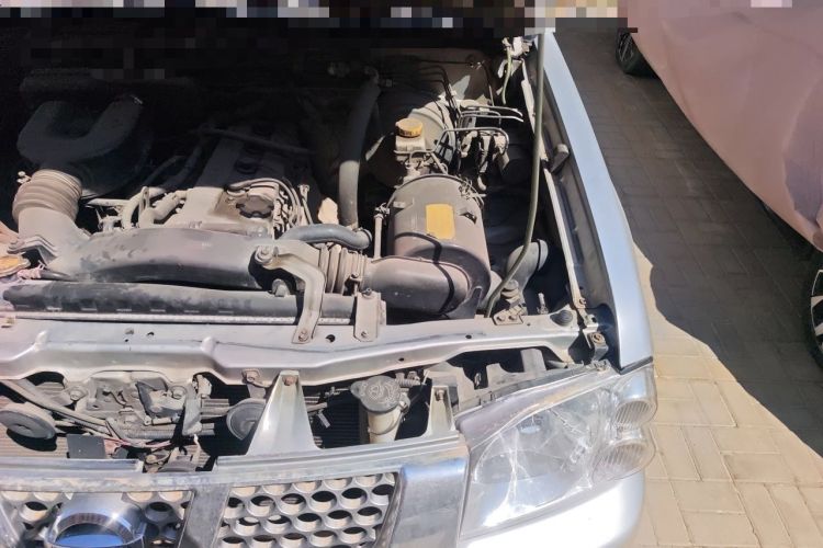 Used Nissan Paladin 2008 2.4L 4x4 Standard Edition Engine Bay Left