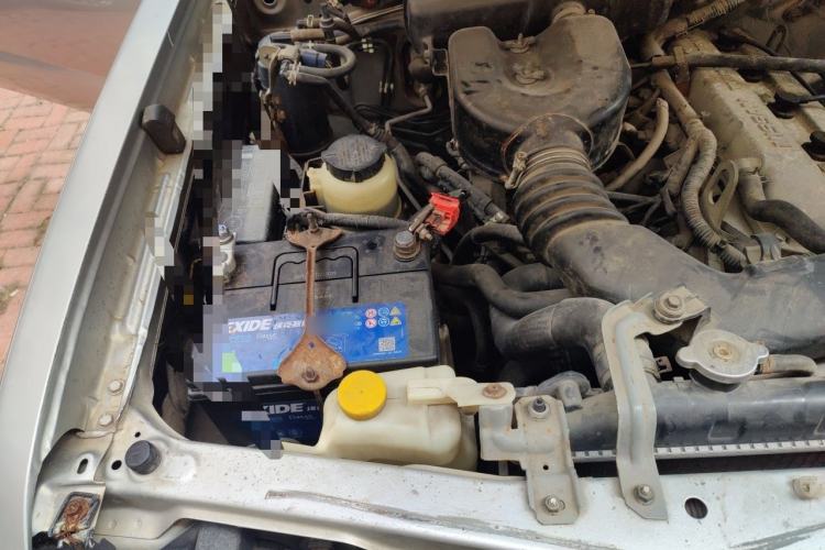 Used Nissan Paladin 2008 2.4L Two-Wheel-Drive Standard Version Engine Bay Right