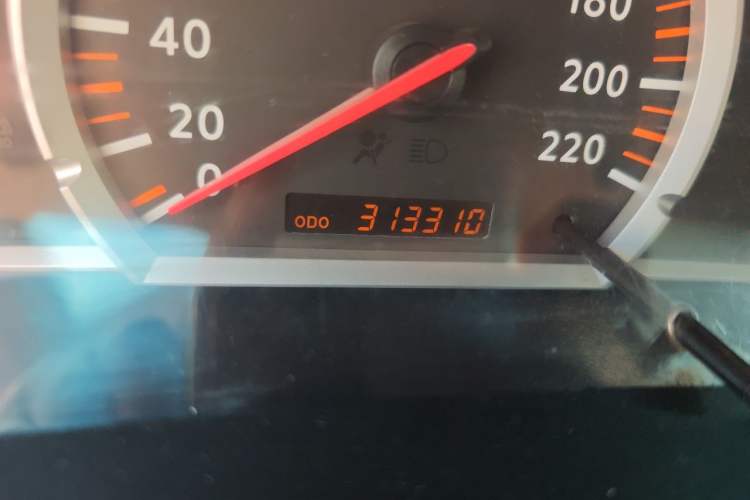 Used Nissan Paladin 2008 2.4L 4x4 Standard Edition Odometer Close Up