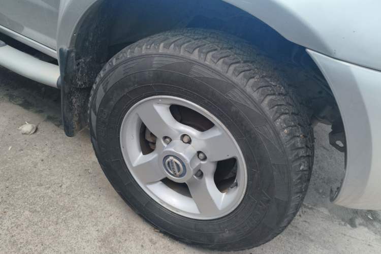 Used Nissan Paladin 2008 2.4L Two-Wheel-Drive Standard Version Right Front Wheel Hub