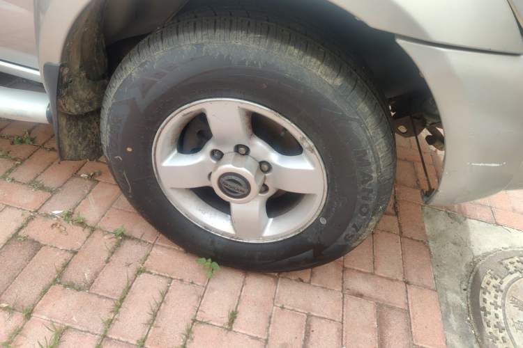 Used Nissan Paladin 2008 2.4L Two-Wheel-Drive Standard Version Right Front Wheel Hub